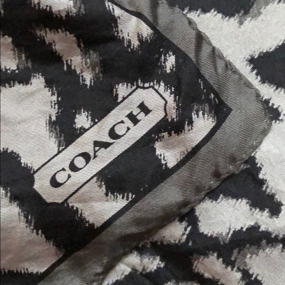 🐆COACH Silk animal print scarf